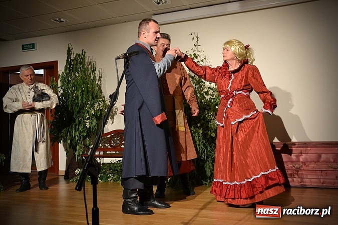 Zdjęcie w galerii na portalu naszraciborz.pl: Falbanka i szabelka - premiera spektaklu na Zamku Piastowskim  wiadomości z regionu
