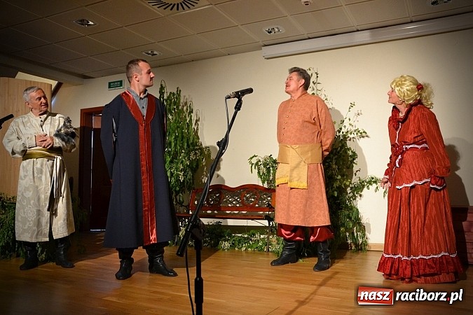 Zdjęcie w galerii na portalu naszraciborz.pl: Falbanka i szabelka - premiera spektaklu na Zamku Piastowskim  wiadomości z regionu