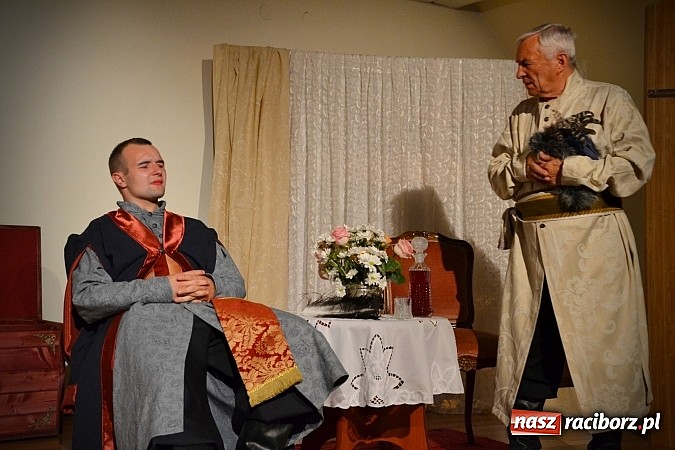 Zdjęcie w galerii na portalu naszraciborz.pl: Falbanka i szabelka - premiera spektaklu na Zamku Piastowskim  wiadomości z regionu