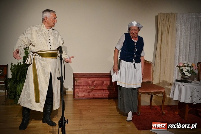Zdjęcie w galerii na portalu naszraciborz.pl: Falbanka i szabelka - premiera spektaklu na Zamku Piastowskim  wiadomości z regionu