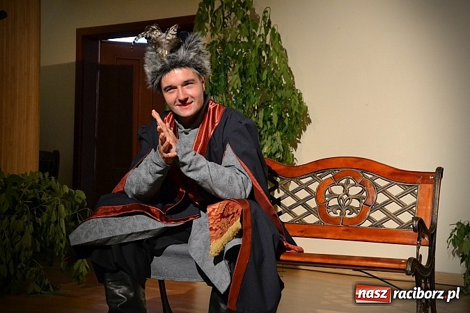 Zdjęcie w galerii na portalu naszraciborz.pl: Falbanka i szabelka - premiera spektaklu na Zamku Piastowskim  wiadomości z regionu