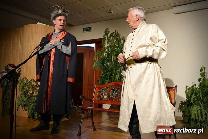 Zdjęcie w galerii na portalu naszraciborz.pl: Falbanka i szabelka - premiera spektaklu na Zamku Piastowskim  wiadomości z regionu