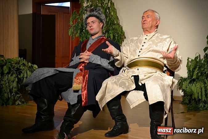 Zdjęcie w galerii na portalu naszraciborz.pl: Falbanka i szabelka - premiera spektaklu na Zamku Piastowskim  wiadomości z regionu