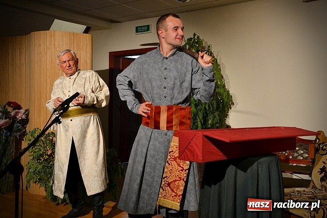 Zdjęcie w galerii na portalu naszraciborz.pl: Falbanka i szabelka - premiera spektaklu na Zamku Piastowskim  wiadomości z regionu