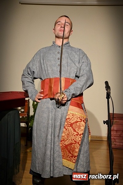 Zdjęcie w galerii na portalu naszraciborz.pl: Falbanka i szabelka - premiera spektaklu na Zamku Piastowskim  wiadomości z regionu