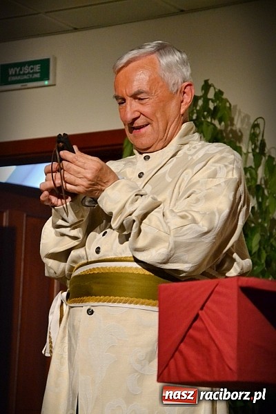 Zdjęcie w galerii na portalu naszraciborz.pl: Falbanka i szabelka - premiera spektaklu na Zamku Piastowskim  wiadomości z regionu