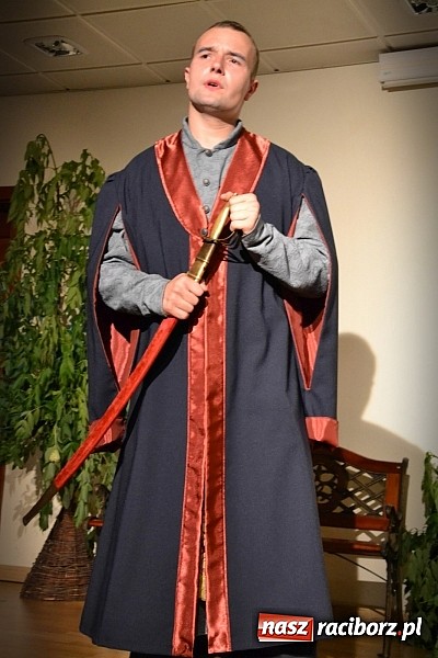 Zdjęcie w galerii na portalu naszraciborz.pl: Falbanka i szabelka - premiera spektaklu na Zamku Piastowskim  wiadomości z regionu