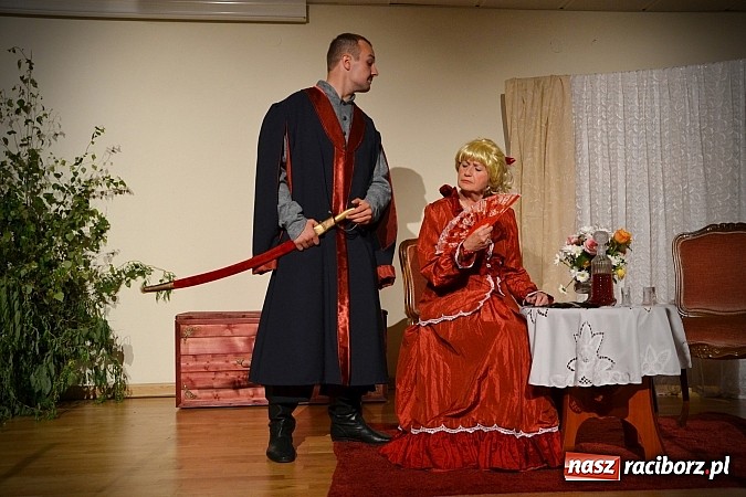 Zdjęcie w galerii na portalu naszraciborz.pl: Falbanka i szabelka - premiera spektaklu na Zamku Piastowskim  wiadomości z regionu