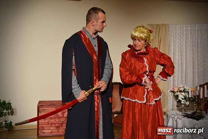 Zdjęcie w galerii na portalu naszraciborz.pl: Falbanka i szabelka - premiera spektaklu na Zamku Piastowskim  wiadomości z regionu
