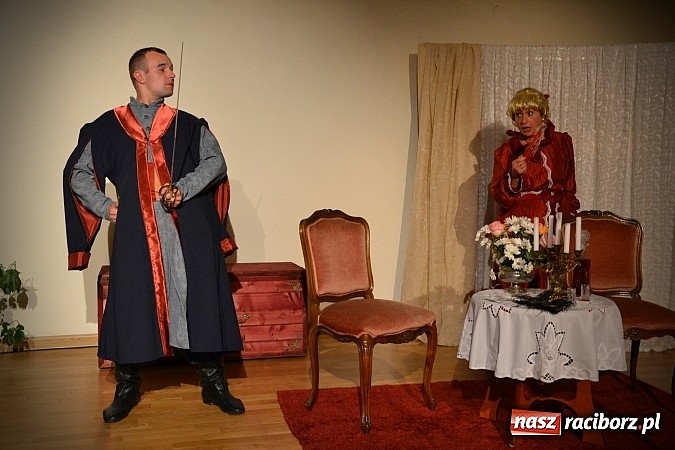 Zdjęcie w galerii na portalu naszraciborz.pl: Falbanka i szabelka - premiera spektaklu na Zamku Piastowskim  wiadomości z regionu