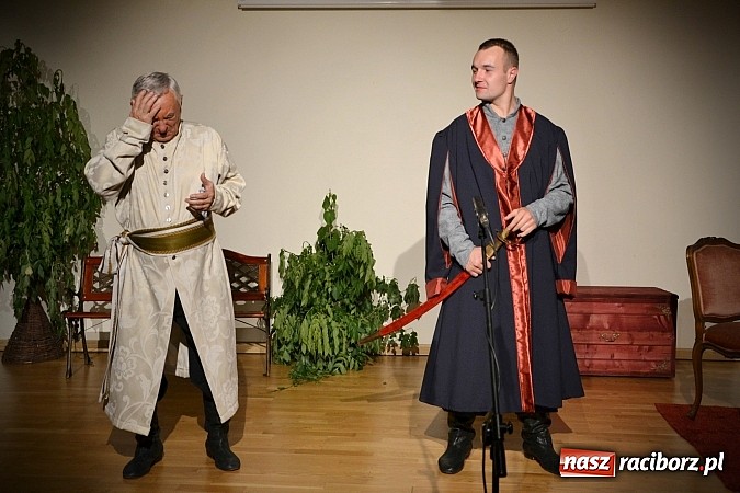 Zdjęcie w galerii na portalu naszraciborz.pl: Falbanka i szabelka - premiera spektaklu na Zamku Piastowskim  wiadomości z regionu