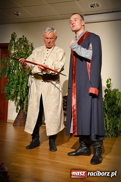 Zdjęcie w galerii na portalu naszraciborz.pl: Falbanka i szabelka - premiera spektaklu na Zamku Piastowskim  wiadomości z regionu