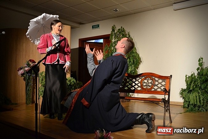 Zdjęcie w galerii na portalu naszraciborz.pl: Falbanka i szabelka - premiera spektaklu na Zamku Piastowskim  wiadomości z regionu