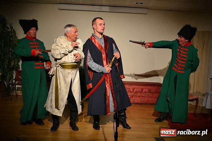 Zdjęcie w galerii na portalu naszraciborz.pl: Falbanka i szabelka - premiera spektaklu na Zamku Piastowskim  wiadomości z regionu