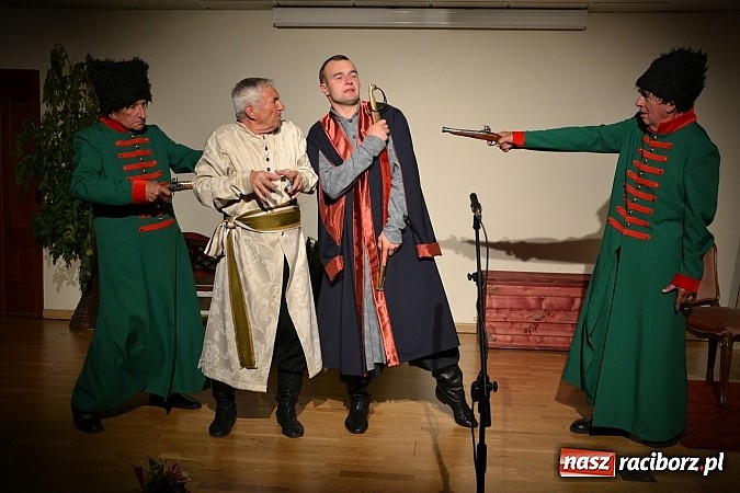 Zdjęcie w galerii na portalu naszraciborz.pl: Falbanka i szabelka - premiera spektaklu na Zamku Piastowskim  wiadomości z regionu
