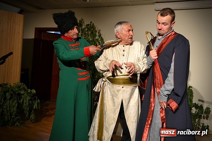 Zdjęcie w galerii na portalu naszraciborz.pl: Falbanka i szabelka - premiera spektaklu na Zamku Piastowskim  wiadomości z regionu