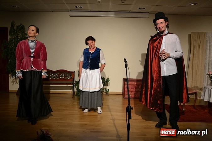 Zdjęcie w galerii na portalu naszraciborz.pl: Falbanka i szabelka - premiera spektaklu na Zamku Piastowskim  wiadomości z regionu