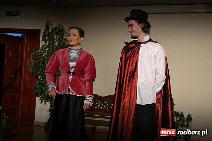 Zdjęcie w galerii na portalu naszraciborz.pl: Falbanka i szabelka - premiera spektaklu na Zamku Piastowskim  wiadomości z regionu