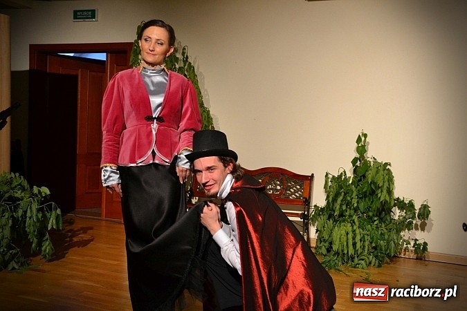 Zdjęcie w galerii na portalu naszraciborz.pl: Falbanka i szabelka - premiera spektaklu na Zamku Piastowskim  wiadomości z regionu