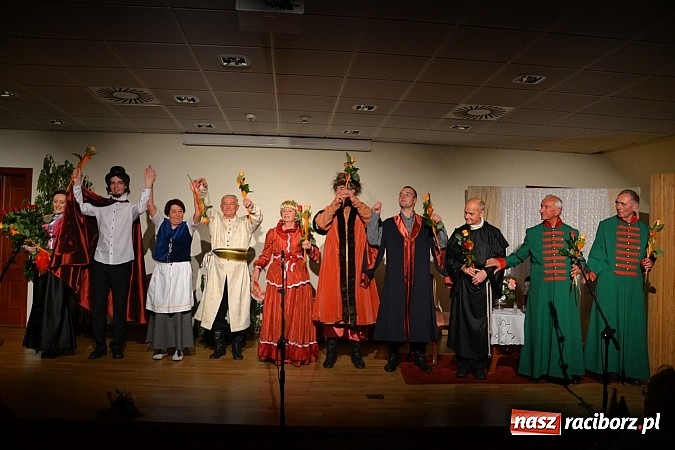 Zdjęcie w galerii na portalu naszraciborz.pl: Falbanka i szabelka - premiera spektaklu na Zamku Piastowskim  wiadomości z regionu