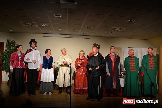 Zdjęcie w galerii na portalu naszraciborz.pl: Falbanka i szabelka - premiera spektaklu na Zamku Piastowskim  wiadomości z regionu