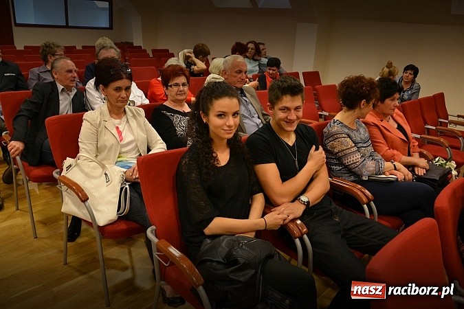 Zdjęcie w galerii na portalu naszraciborz.pl: Falbanka i szabelka - premiera spektaklu na Zamku Piastowskim  wiadomości z regionu