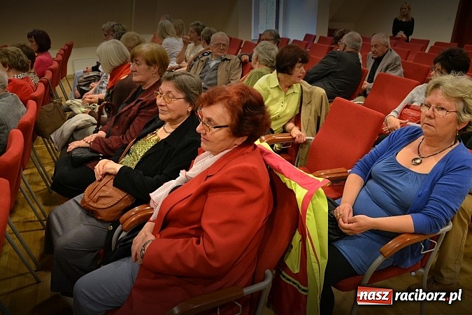 Zdjęcie w galerii na portalu naszraciborz.pl: Falbanka i szabelka - premiera spektaklu na Zamku Piastowskim  wiadomości z regionu