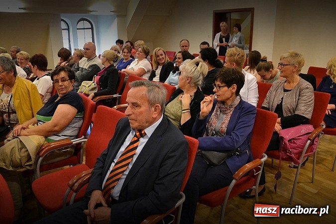 Zdjęcie w galerii na portalu naszraciborz.pl: Falbanka i szabelka - premiera spektaklu na Zamku Piastowskim  wiadomości z regionu