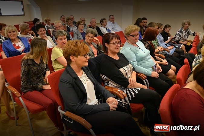 Zdjęcie w galerii na portalu naszraciborz.pl: Falbanka i szabelka - premiera spektaklu na Zamku Piastowskim  wiadomości z regionu