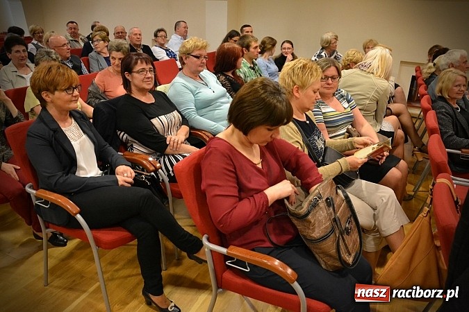 Zdjęcie w galerii na portalu naszraciborz.pl: Falbanka i szabelka - premiera spektaklu na Zamku Piastowskim  wiadomości z regionu