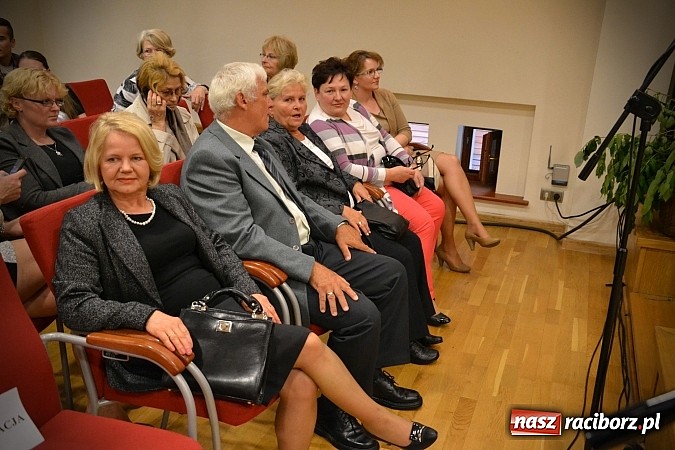 Zdjęcie w galerii na portalu naszraciborz.pl: Falbanka i szabelka - premiera spektaklu na Zamku Piastowskim  wiadomości z regionu