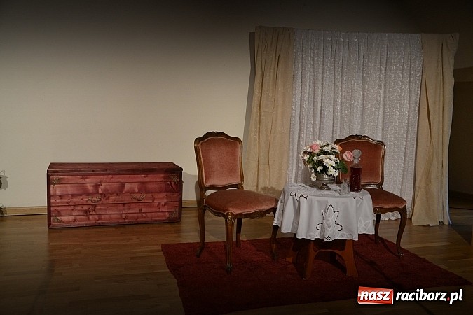 Zdjęcie w galerii na portalu naszraciborz.pl: Falbanka i szabelka - premiera spektaklu na Zamku Piastowskim  wiadomości z regionu