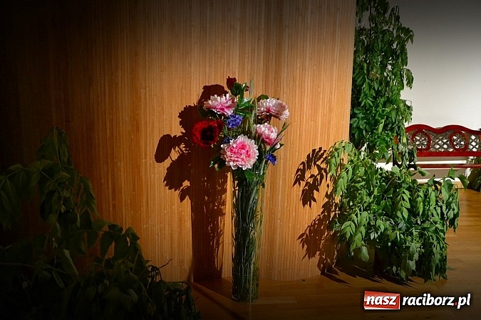 Zdjęcie w galerii na portalu naszraciborz.pl: Falbanka i szabelka - premiera spektaklu na Zamku Piastowskim  wiadomości z regionu