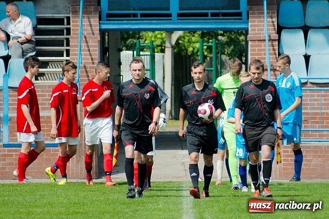 Zdjęcie w galerii na portalu naszraciborz.pl: Nerwowo i czerwono przy Srebrnej. Unia Racibórz zremisowała z Piastem Gliwice wiadomości z regionu