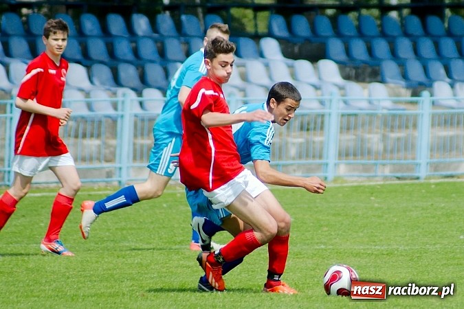 Zdjęcie w galerii na portalu naszraciborz.pl: Nerwowo i czerwono przy Srebrnej. Unia Racibórz zremisowała z Piastem Gliwice wiadomości z regionu