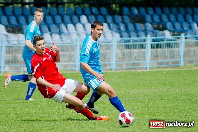 Zdjęcie w galerii na portalu naszraciborz.pl: Nerwowo i czerwono przy Srebrnej. Unia Racibórz zremisowała z Piastem Gliwice wiadomości z regionu