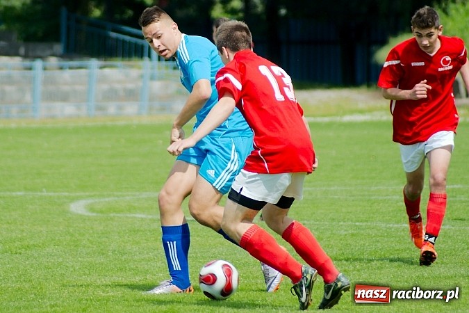 Zdjęcie w galerii na portalu naszraciborz.pl: Nerwowo i czerwono przy Srebrnej. Unia Racibórz zremisowała z Piastem Gliwice wiadomości z regionu