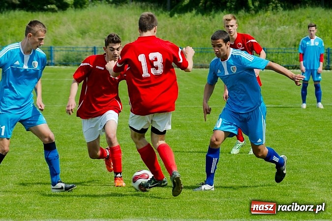Zdjęcie w galerii na portalu naszraciborz.pl: Nerwowo i czerwono przy Srebrnej. Unia Racibórz zremisowała z Piastem Gliwice wiadomości z regionu