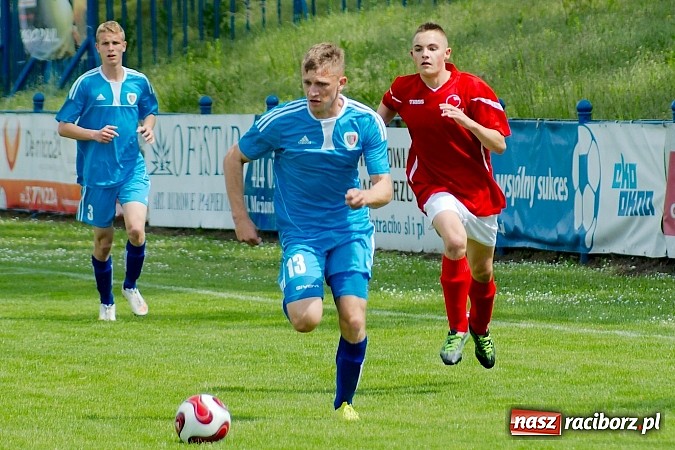 Zdjęcie w galerii na portalu naszraciborz.pl: Nerwowo i czerwono przy Srebrnej. Unia Racibórz zremisowała z Piastem Gliwice wiadomości z regionu