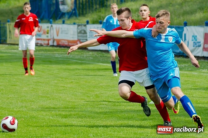 Zdjęcie w galerii na portalu naszraciborz.pl: Nerwowo i czerwono przy Srebrnej. Unia Racibórz zremisowała z Piastem Gliwice wiadomości z regionu