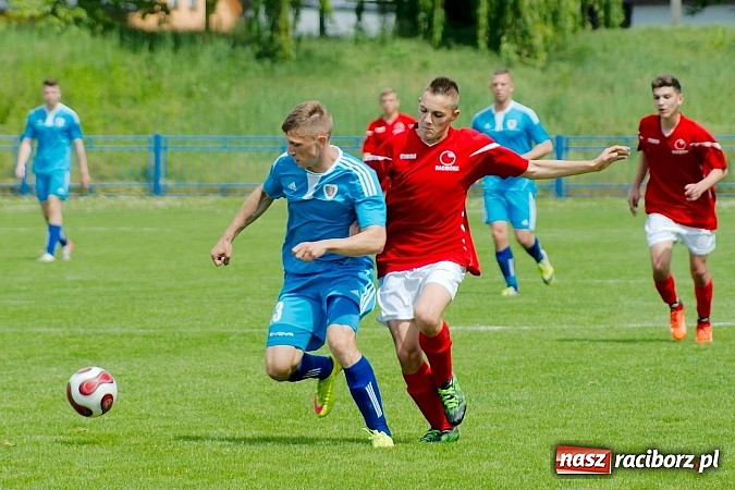 Zdjęcie w galerii na portalu naszraciborz.pl: Nerwowo i czerwono przy Srebrnej. Unia Racibórz zremisowała z Piastem Gliwice wiadomości z regionu