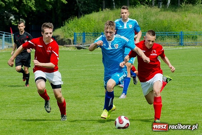 Zdjęcie w galerii na portalu naszraciborz.pl: Nerwowo i czerwono przy Srebrnej. Unia Racibórz zremisowała z Piastem Gliwice wiadomości z regionu