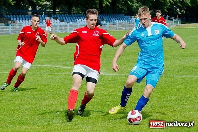 Zdjęcie w galerii na portalu naszraciborz.pl: Nerwowo i czerwono przy Srebrnej. Unia Racibórz zremisowała z Piastem Gliwice wiadomości z regionu