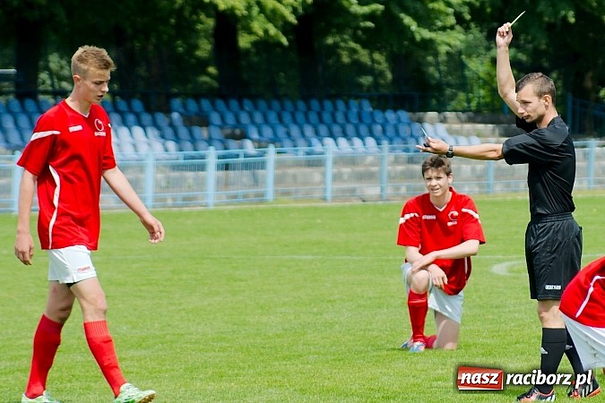 Zdjęcie w galerii na portalu naszraciborz.pl: Nerwowo i czerwono przy Srebrnej. Unia Racibórz zremisowała z Piastem Gliwice wiadomości z regionu