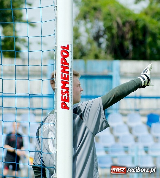Zdjęcie w galerii na portalu naszraciborz.pl: Nerwowo i czerwono przy Srebrnej. Unia Racibórz zremisowała z Piastem Gliwice wiadomości z regionu
