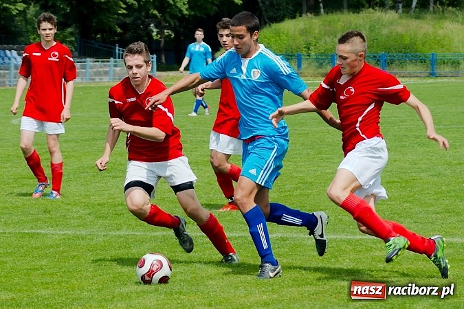 Zdjęcie w galerii na portalu naszraciborz.pl: Nerwowo i czerwono przy Srebrnej. Unia Racibórz zremisowała z Piastem Gliwice wiadomości z regionu
