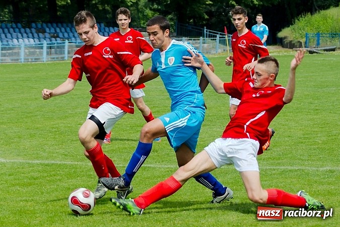 Zdjęcie w galerii na portalu naszraciborz.pl: Nerwowo i czerwono przy Srebrnej. Unia Racibórz zremisowała z Piastem Gliwice wiadomości z regionu