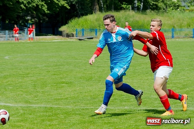 Zdjęcie w galerii na portalu naszraciborz.pl: Nerwowo i czerwono przy Srebrnej. Unia Racibórz zremisowała z Piastem Gliwice wiadomości z regionu