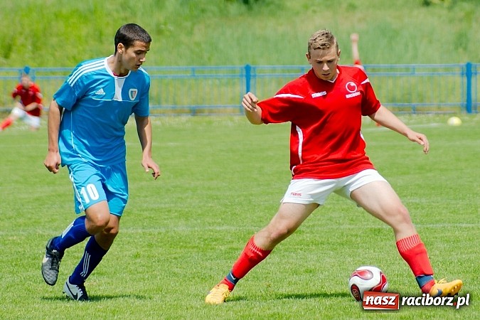 Zdjęcie w galerii na portalu naszraciborz.pl: Nerwowo i czerwono przy Srebrnej. Unia Racibórz zremisowała z Piastem Gliwice wiadomości z regionu