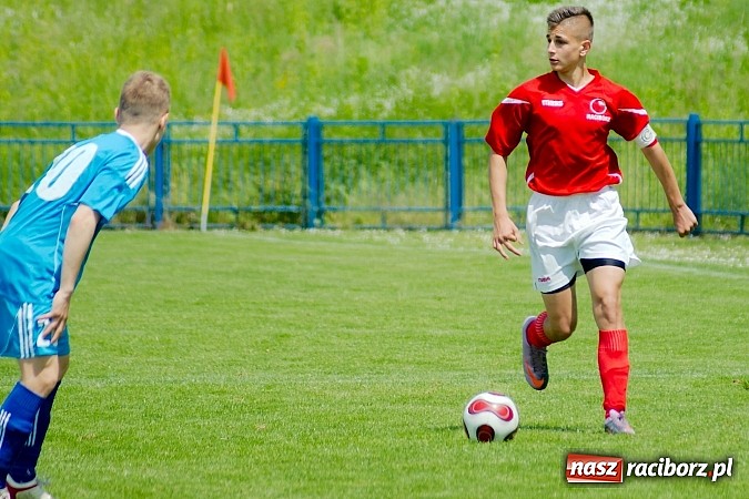 Zdjęcie w galerii na portalu naszraciborz.pl: Nerwowo i czerwono przy Srebrnej. Unia Racibórz zremisowała z Piastem Gliwice wiadomości z regionu